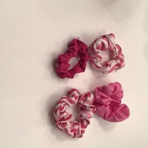4 pink scrunches